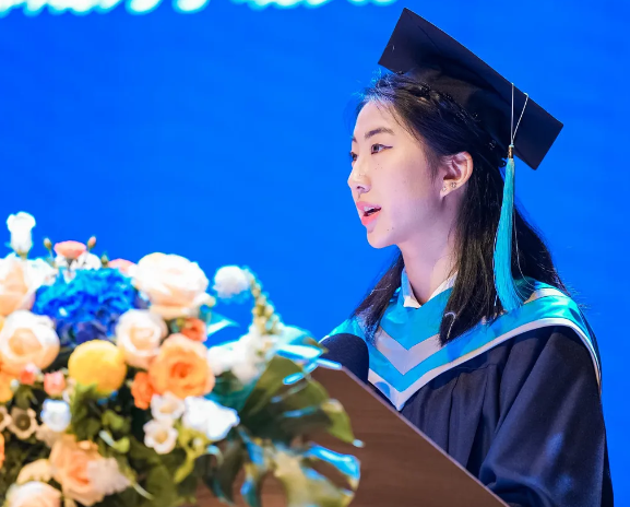 2024 毕业季！我们站在未来的边缘，准备跃入人生的下一个篇章 - Graduation ceremony